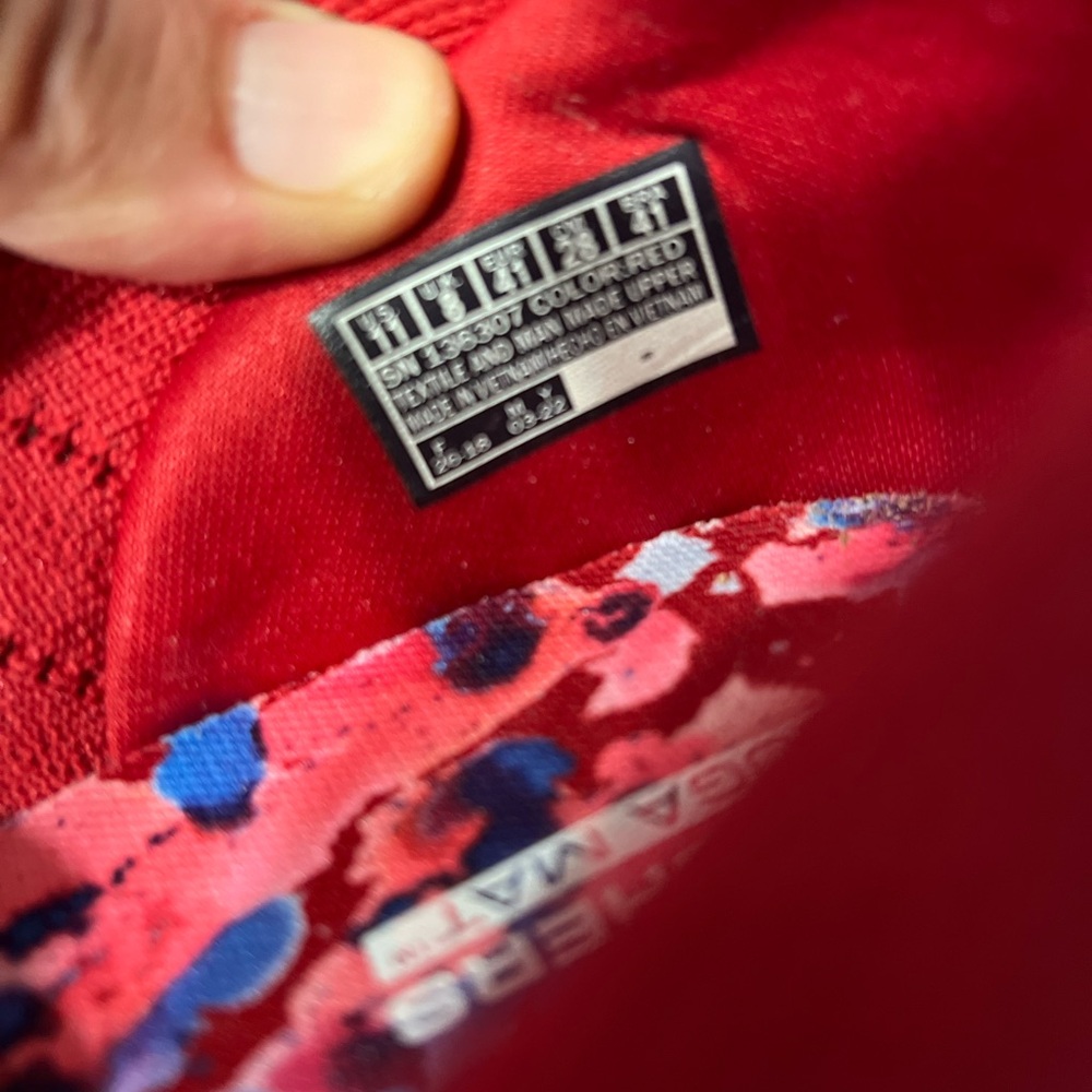 NWT - SKECHERS Stretch Fit custom fit! - Picture 3 of 6